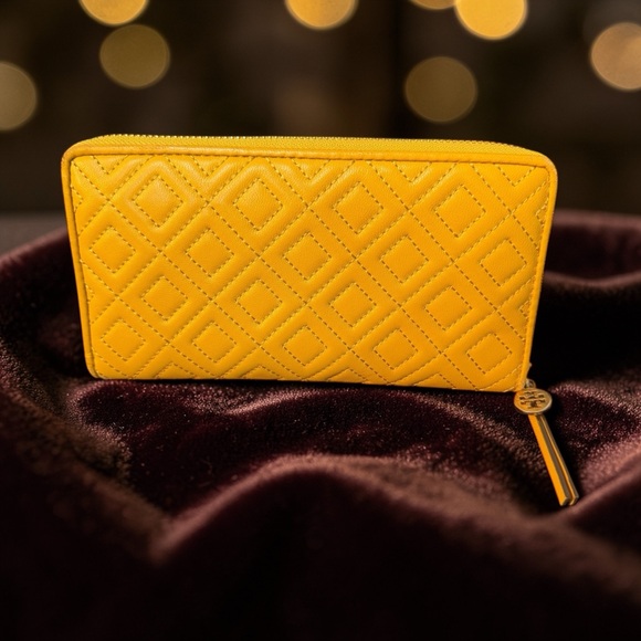 Tory Burch Fleming Zip Continental Wallet  (A715) - Picture 3 of 14